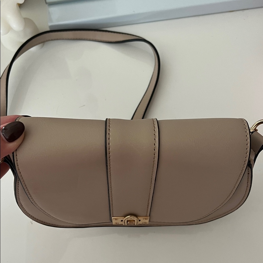 Elegant Tan Women's Bag